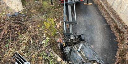 Sivas'ta otomobil menfeze devrildi