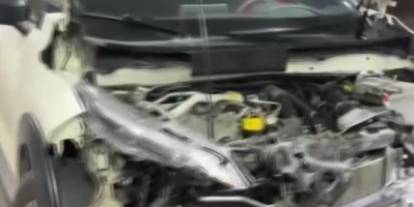 Sivas’ta kontrolden çıkan araç duvara çarptı