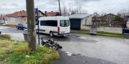 Sivas Şarkışla’da minibüsle çarpışan motosikletin sürücüsü yaralandı