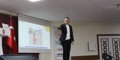 Sivas’ta öğretmen adaylarına dijital çağ vizyonu