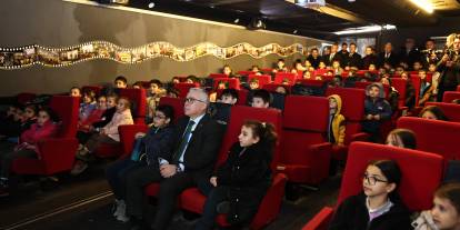 Sivas’ta Gezen Sinema TIR’ı Çocuklarla Buluştu