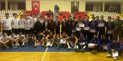 Sivas’ta Gençler A Basketbol İl Birinciliği Kupaları Sahiplerini Buldu