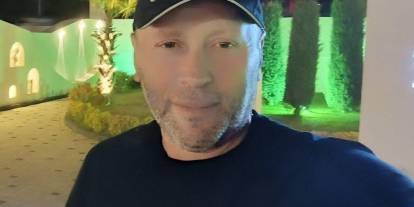 Devrilen traktörün altında kalan sürücü öldü