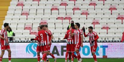 Sivasspor- Çorum maçında ilk yarıda karşılıklı goller var
