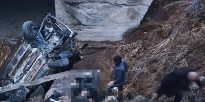 Sivas'ta otomobil devrildi: 1 ölü, 2 yaralı