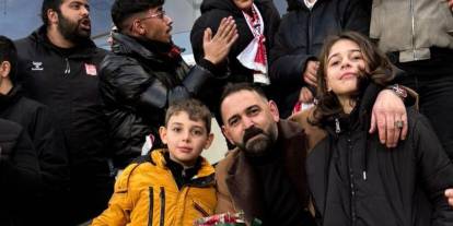 Sivas 4 Eylül Stadı’nda Tribünlerde Doğum Günü Kutlaması