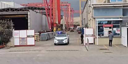 Tersanede iskele çöktü: 2 işçi yaralandı