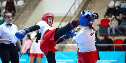 Sivas’ta yumruklar şampiyonluk için konuştu