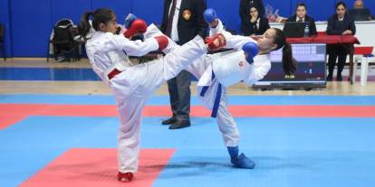 Sivaslı genç karateciler il şampiyonası’nda fırtına gibi esti