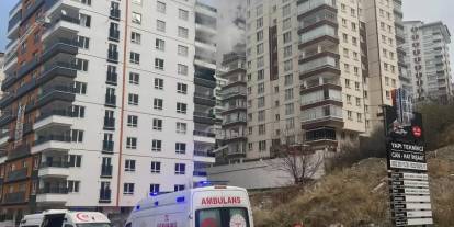 Yangında mahsur kalan anne ile oğlu kurtarıldı