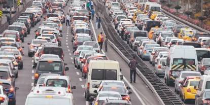 Araç Sahiplerine Müjde! Benzine Bir İndirim Daha Geliyor