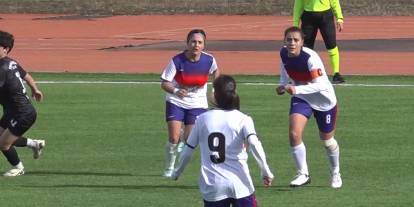 Sivaslı Kader Öğretmen Sahada Kaptan, Okulda Rehber