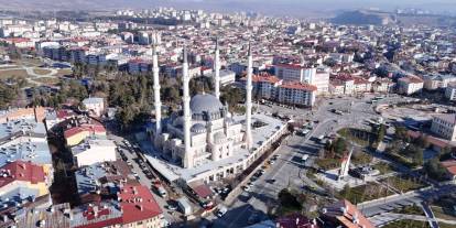 Sivas’ın yeni simgesi gökyüzüne yükseldi