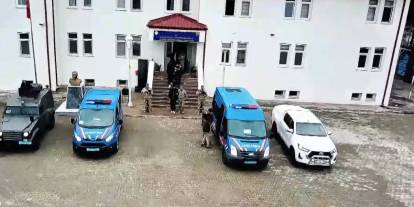 Sivas'ta minibüste 10 düzensiz göçmen yakalandı