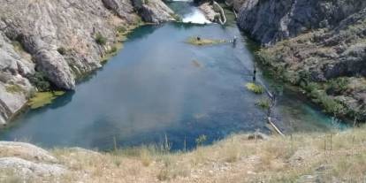 Sivas'taki çaydan kuru bir yatak kaldı