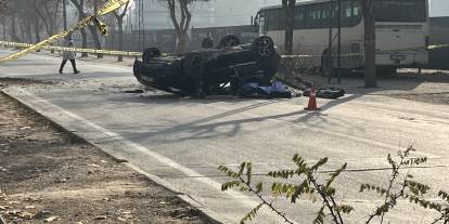 Makas atan otomobil ağaca çarpıp takla attı: 1 ölü