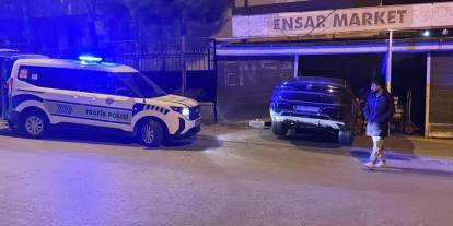 Sivas’ta dikkatsizlik kazaya dönüştü, otomobil markete girdi