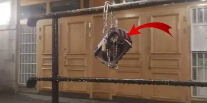 İslam’a Açık Nefret: Kur’an-ı Kerim Kurşunlanıp Zincirlendi