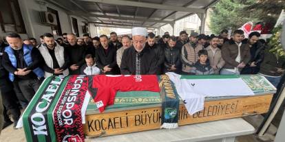 Silahlı kavgada ölen futbolcu toprağa verildi