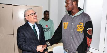 Vali Şimşek’ten öğrencilere moral ziyareti