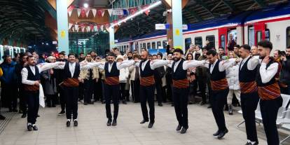 Turistik trene Sivas’ta halaylı karşılama