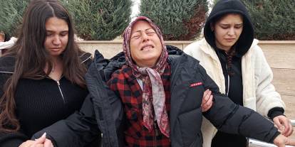 Boşanma aşamasındaki eşini boğup, intihar etti