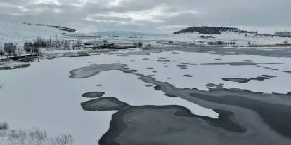 Sivas’ta soğuk alarmı: Hafik Gölü buz tuttu