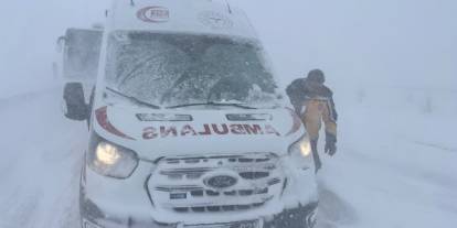 Sivas’ta Hayat Nöbeti: Acil Sağlık Ekipleri Kar Kış Demeden Sahada