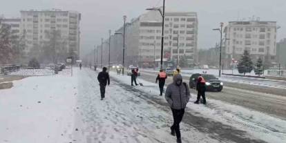 Sivas Valiliği Uyardı! Kar Gidiyor Ama...