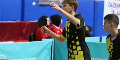 Sivas’ta genç sporculardan fair-play dolu mücadele