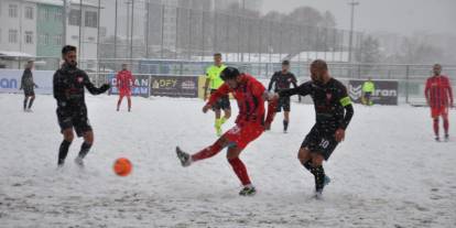 Sivas’ta sahalar karla kaplandı, maçlar iptal