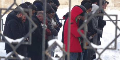 Sivas’ta dondurucu soğukta cuma hassasiyeti