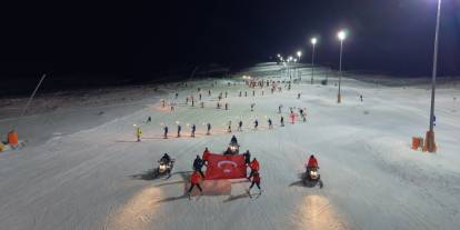 Sivas'ın Yıldız'ın da gece kayağıyla sezon başladı