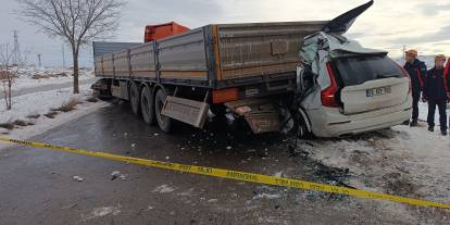 Sivas’ta TIR’a Çarpan Cip Hurdaya Döndü, 1 Ölü