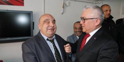 Vali Şimşek'ten görme engellilere destek