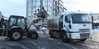 Sivas’ta kış mesaisi sürüyor, ekipler gece boyu sahadaydı