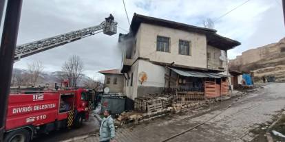 Sivas’ta Sobadan Çıkan Yangın Mahalleliyi Ayağa Kaldırdı