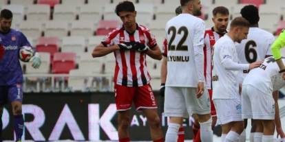 Sivasspor’da Kırmızı Kartın Ardından Özkan’dan Özür