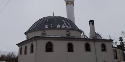 Sivas’ta Şiddetli Rüzgar Cami Minaresini Yıktı
