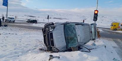 Sivas–Kayseri yolunda kaza! 2 kişi yaralandı