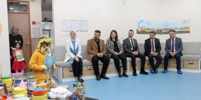 Sivas’ta miniklerden kitaplarla renkli defile