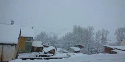 Sivas’ta kar engelini aşan ekipler, hastaya ambulans ulaştırdı