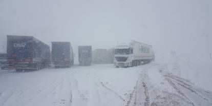 Sivas Karayolunda Ağır Tonajlı Araçların Geçişi Durduruldu