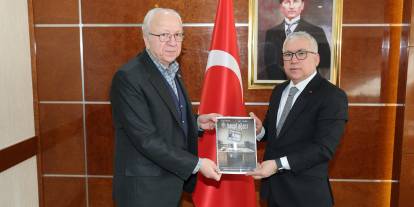 Sivas Hizmet Vakfı’ndan Vali Şimşek’e prova baskı sunumu