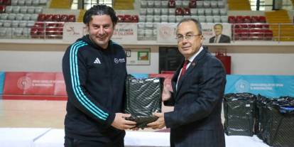 Sivas’ta antrenörlere malzeme desteği