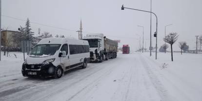 Sivas Şarkışla'da ulaşıma kar engeli
