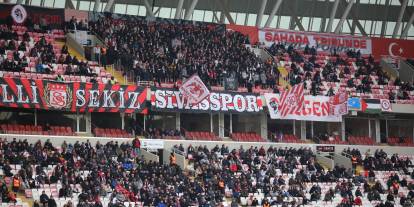Sivasspor–Amed maçına görkemli koreografi damgası