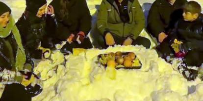 Başkan yolda kalan yolcuları evlerine ulaştırdı