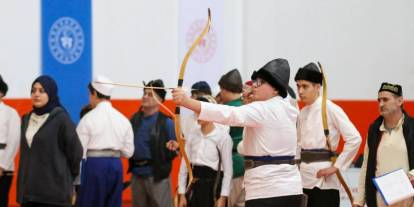 Sivas’ta oklar hedefi buldu