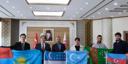 Türk Dünyası Öğrencilerinden Rektör Şengönül’e Ziyaret